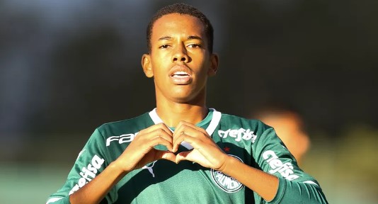 Estevão é destaque da base do Palmeiras