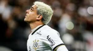 Contra o Flu, Fagner vai passar Rivellino e virar Top 10 em lista do Corinthians