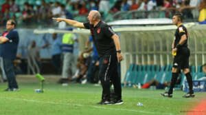 Felipão brinca com idade e destaca espírito do Athletico em vitória na Copa do Brasil