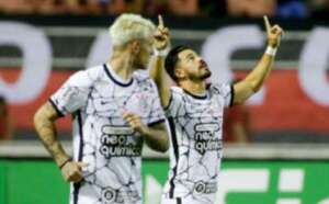 Corinthians dá 'grande passo', mas Giuliano pede cautela