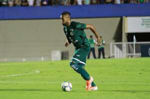 Avaí está perto de anunciar ex-zagueiro de Flamengo e Goiás