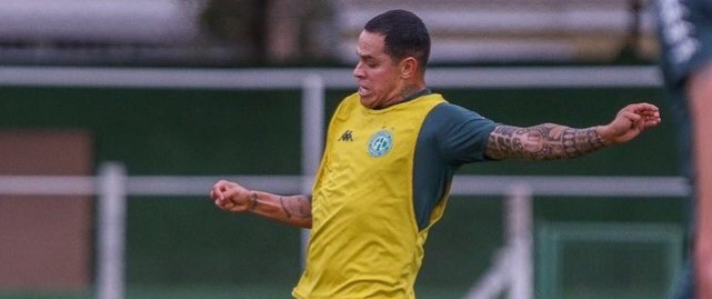 A lanterna tem incomodado o elenco do Guarani