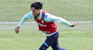 Após três jogos, zagueiro está de volta ao time titular do Palmeiras