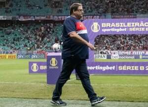 Após bate-boca, treinador do Bahia se desculpa com torcedor