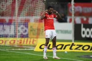 Após perícia não ver racismo de corintiana, meia do Inter protesta: 