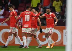 Sem receber, elenco de time do Brasileirão boicota treino