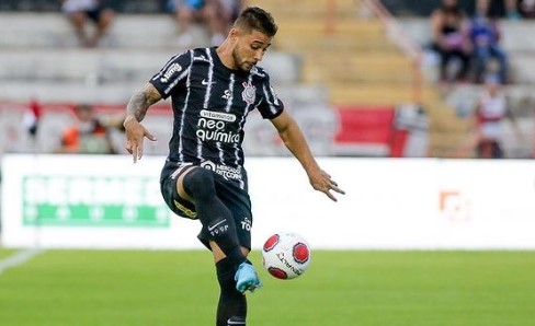 João Pedro deixa o Corinthians com apenas 8 jogos pelo clube