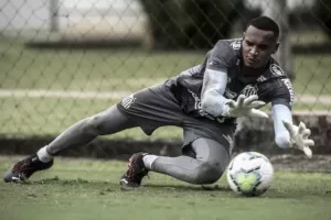 Goleiro é diagnosticado com covid-19 e não viaja com o Santos para Curitiba
