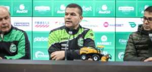 Louzer é apresentado no Juventude e fala em ajeitar a defesa