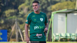 Mancini reclama do VAR em jogo no Castelão: 