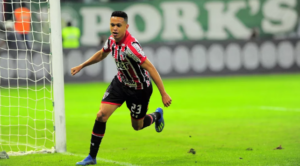 São Paulo estuda contratação de jogador conhecido da torcida