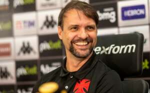 'Meu time de infância', revela Maurício Souza, ex-Fla, em apresentação no Vasco