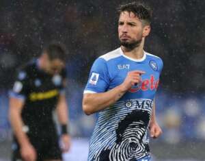 Ídolo do Napoli, Mertens é oferecido para time do Brasileirão