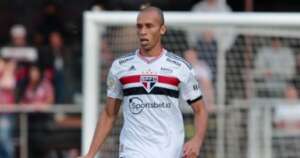 Zagueiro do São Paulo não pensa em aposentadoria: 