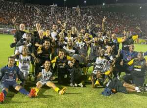 Vitória-BA 1 x 2 Volta Redonda-RJ - Jaguatirica vence e frustra quase 30 mil no Barradão