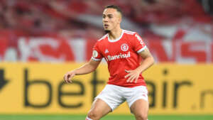 Atlético-GO acerta com ex-atacante do Internacional