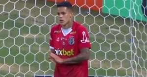 Série B: Volante da Ponte Preta vira goleiro e faz defesa sem luvas. Vídeo!