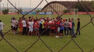 Série C: Vindo de três derrotas seguidas, torcida protesta em treino do Campinense