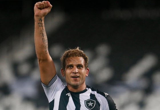 Rafael Moura cobra dívidas do Botafogo