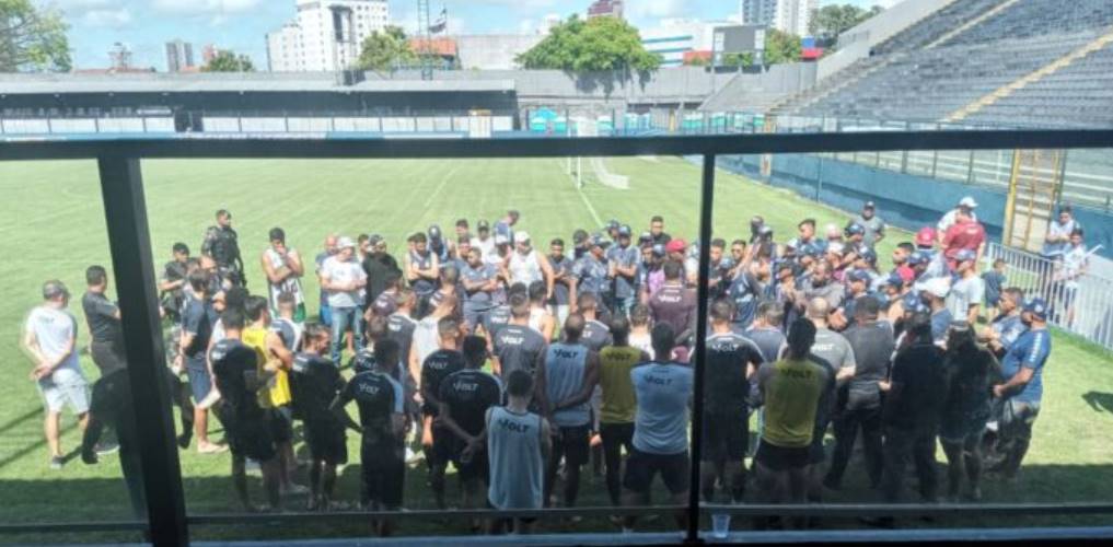 protesto no treino do remo