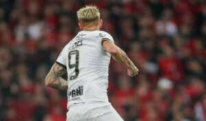 Atacante do Corinthians lamenta empate no final 