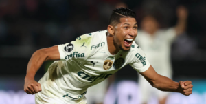 Rony se diz honrado por jogar no Palmeiras após alcançar marca de Zico e Pelé
