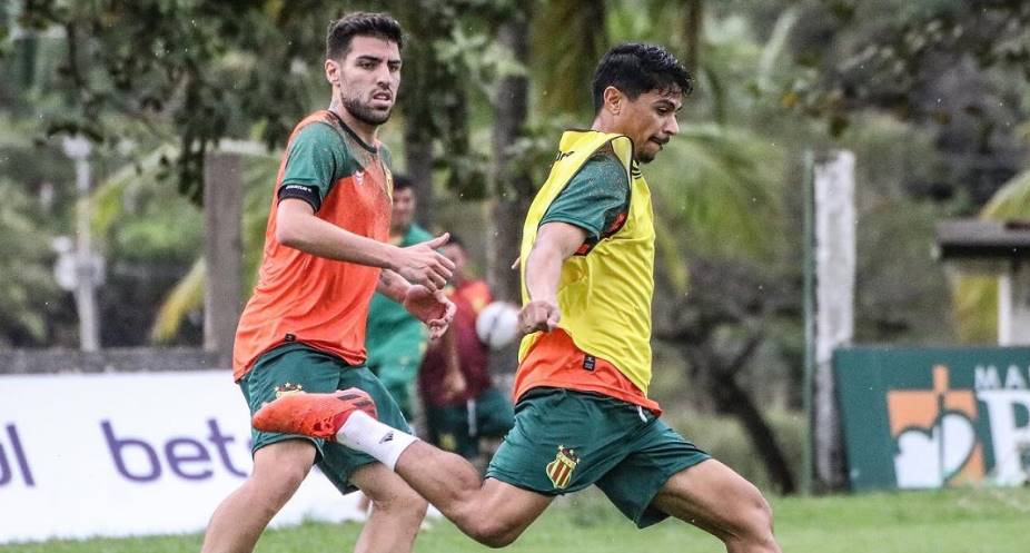 jogadores do sampaio correa treinando