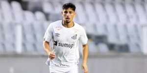 Série D: Santa Cruz abre negociação com Santos para contratar meia