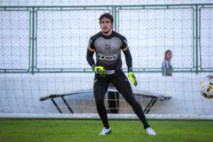 Após saída de ex-Palmeiras, América-MG tenta contratação de goleiro do Ceará