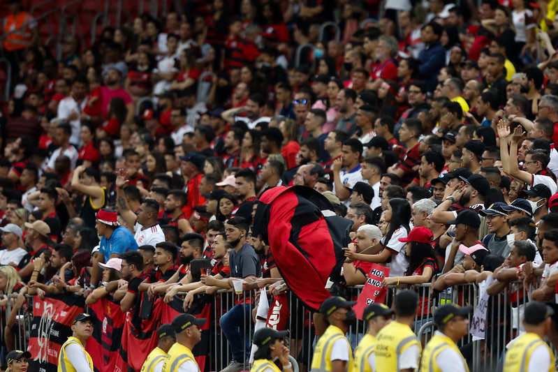 Torcida do Flamengo se une nas redes sociais e pede que clube não traga Pulgar