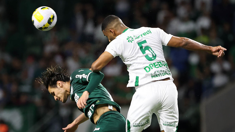 Atlético-MG e Palmeiras lutam pela liderança jogando fora de casa