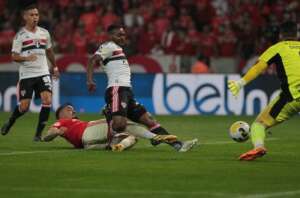 Internacional 3 x 3 São Paulo - Equipes empatam no Beira-Rio em jogo movimentado