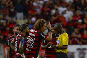 STJD não vê lance para expulsão de Gabigol e Arrascaeta e arquiva Notícia de Infração do Athletico