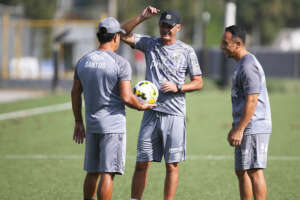 Lisca busca soluções e espera retornos no Santos para enfrentar Fluminense
