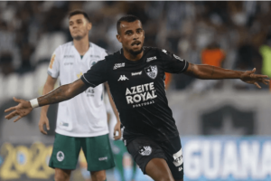 Brasileirão: Athletico-PR fica próximo de anunciar meia ex-Internacional e Botafogo