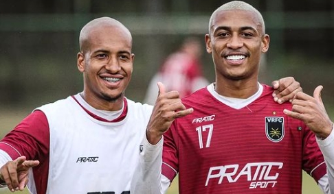 Jogadores do Volta Redonda treinando para Série C