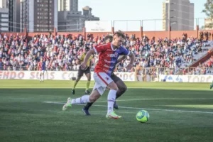 Série D: Paraná não poderá contar mais com lateral titular em 2022