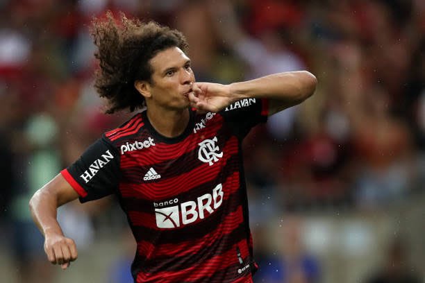 Jorge Jesus pede e time europeu pode tirar volante do Flamengo