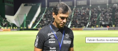 Bustos tem sofrido pressão no comando do Santos