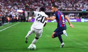 AMISTOSOS: Raphinha faz golaço e Barcelona vence Real Madrid na estreia de Lewandowski