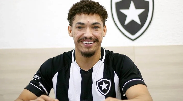 Adryelson é o novo zagueiro do Botafogo