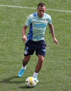 Breno Lopes prega ousadia ao Palmeiras contra o Fortaleza pela manutenção do topo