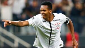 Série B: Guarani negocia com Jô, ex-Corinthians e Atlético-MG