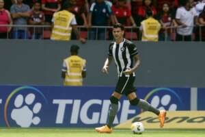 Após derrota, Botafogo confirma que zagueiro irá passar por cirurgia na face