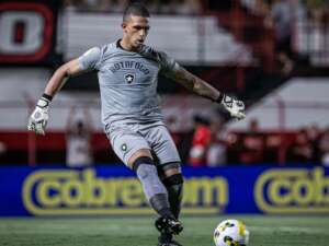 Goleiro perde espaço no Botafogo e pode ser emprestado ao Guarani para Série B