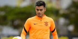 Paulistão: Corintiano Fausto ainda se sente 'sozinho' no Brasil e refúgio são séries e mate