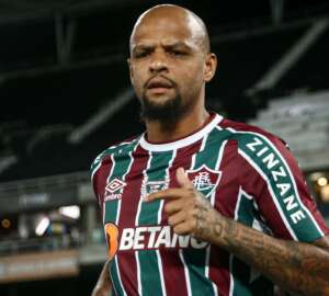 Volante do Flu é chamado de “bandido” em Caxias e reage com 'arma'