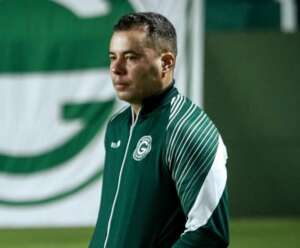 Jair Ventura elogia postura do Goiás e critica arbitragem após derrota
