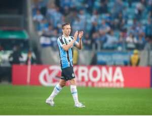 Gaúcho: Lucas Leiva é afastado do Grêmio após alteração do ritmo cardíaco