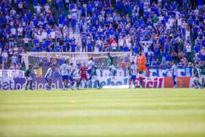 Série B: Torcida do Guarani fica na bronca com gol mal anulado contra o Cruzeiro